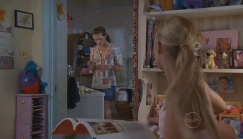 VampireDiariesWorld-dot-Org_H2OJustAddWaterS02E03-0548.jpg