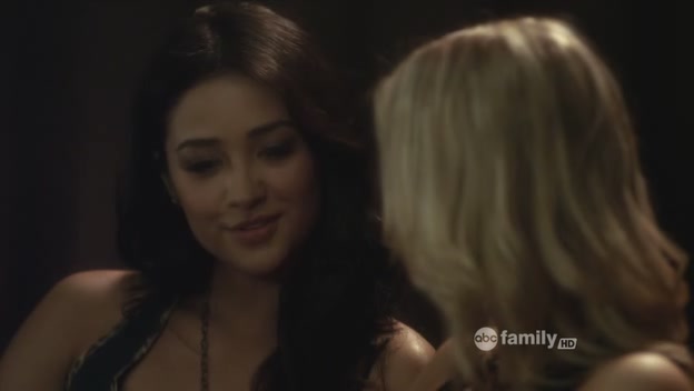 VampireDiariesWorld-dot-org_PrettyLitlleLiarsS02E02-1701.jpg