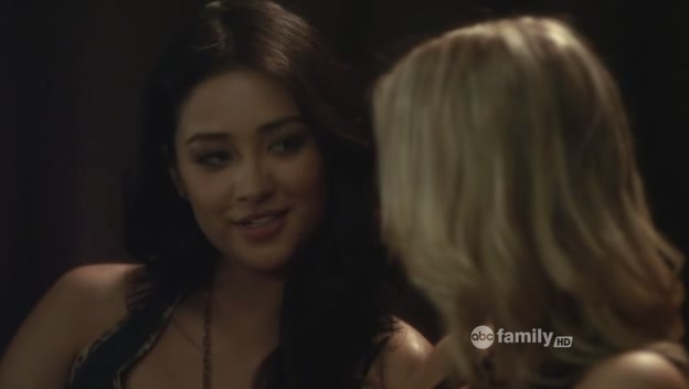 VampireDiariesWorld-dot-org_PrettyLitlleLiarsS02E02-1702.jpg