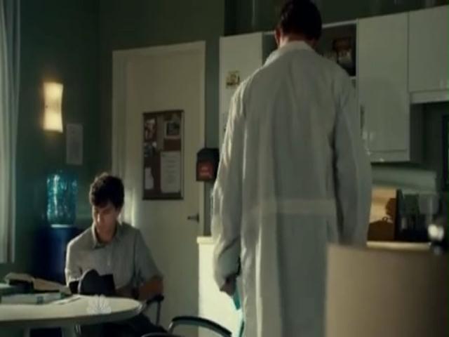 VampireDiariesWorld-dot-org_SavingHopeS01E09-1668.jpg