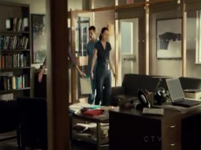 VampireDiariesWorld-dot-org_SavingHopeS01E12-1373.jpg