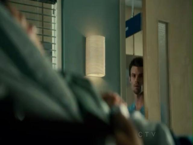 VampireDiariesWorld-dot-org_SavingHopeS01E12-1836.jpg