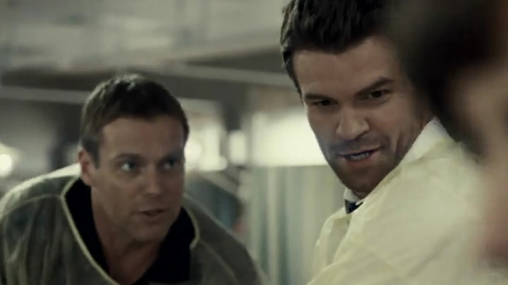 VampireDiariesWorld-dot-org_SavingHope2x01-0215.jpg