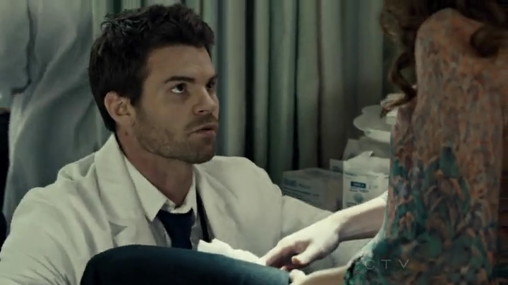 VampireDiariesWorld-dot-org_SavingHope2x01-0467.jpg