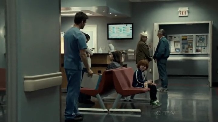 VampireDiariesWorld-dot-org_SavingHope2x01-0800.jpg