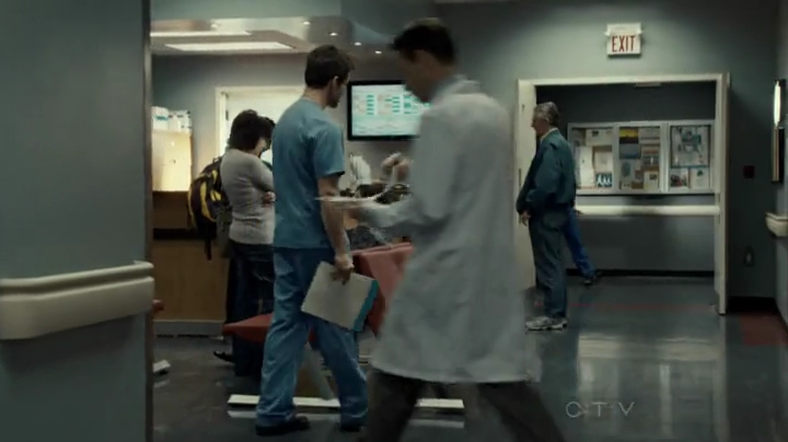 VampireDiariesWorld-dot-org_SavingHope2x01-0801.jpg