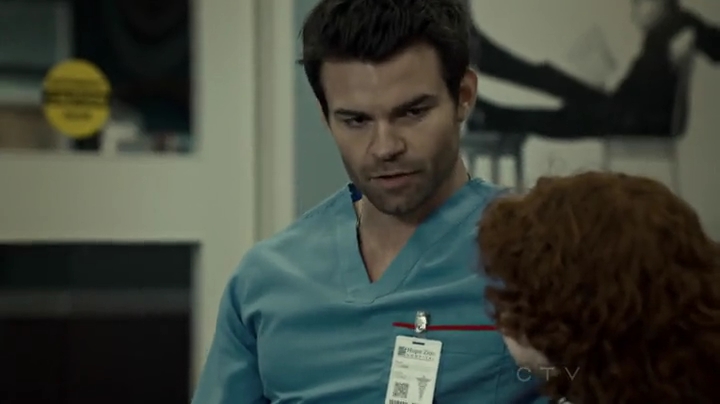 VampireDiariesWorld-dot-org_SavingHope2x01-0809.jpg