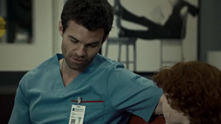 VampireDiariesWorld-dot-org_SavingHope2x01-0821.jpg