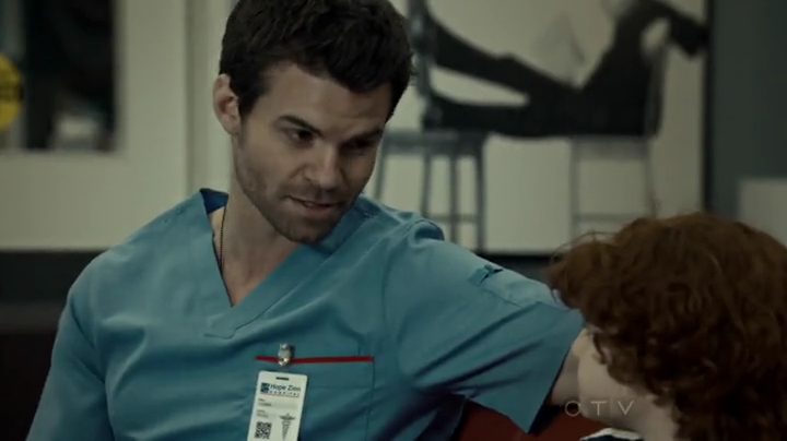 VampireDiariesWorld-dot-org_SavingHope2x01-0822.jpg