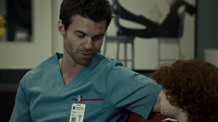 VampireDiariesWorld-dot-org_SavingHope2x01-0825.jpg