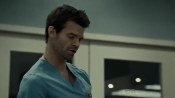 VampireDiariesWorld-dot-org_SavingHope2x01-0832.jpg