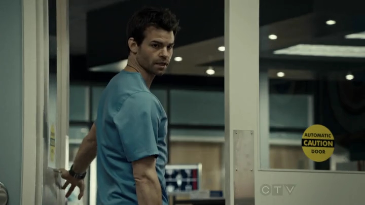 VampireDiariesWorld-dot-org_SavingHope2x01-0841.jpg