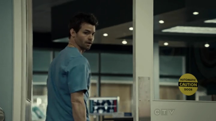 VampireDiariesWorld-dot-org_SavingHope2x01-0842.jpg