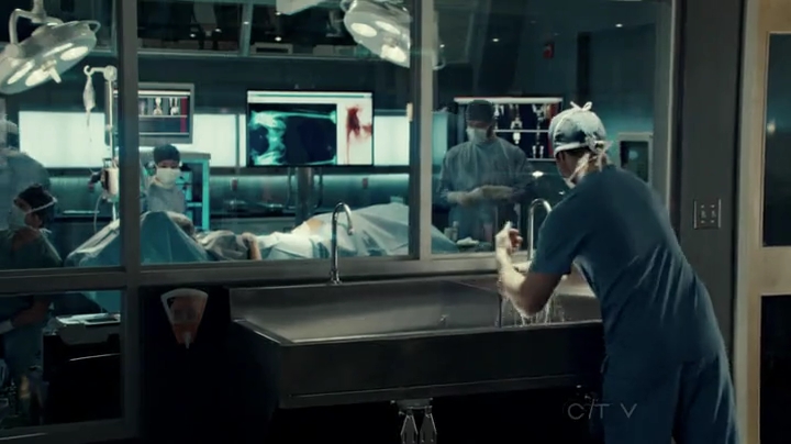 VampireDiariesWorld-dot-org_SavingHope2x01-0846.jpg