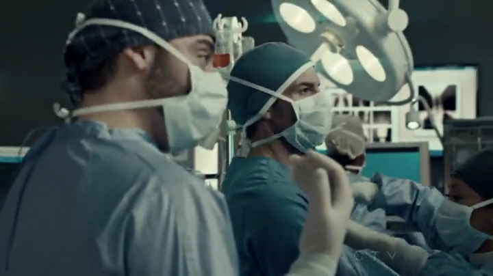 VampireDiariesWorld-dot-org_SavingHope2x01-0855.jpg