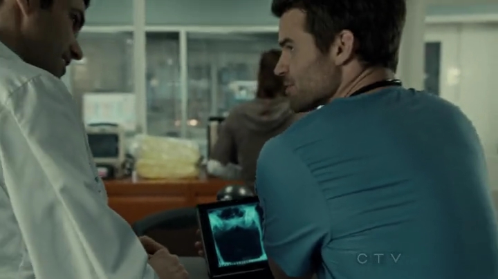 VampireDiariesWorld-dot-org_SavingHope2x01-1149.jpg