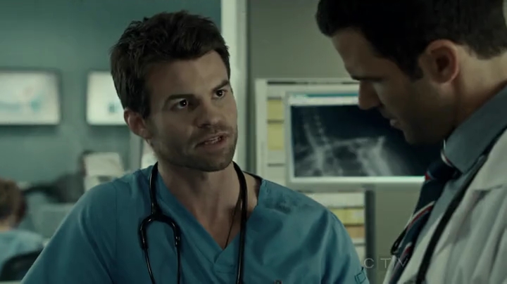 VampireDiariesWorld-dot-org_SavingHope2x01-1164.jpg