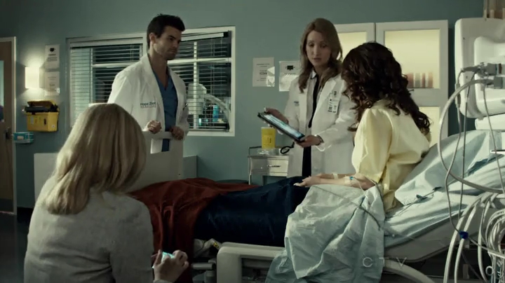 VampireDiariesWorld-dot-org_SavingHope2x01-1255.jpg