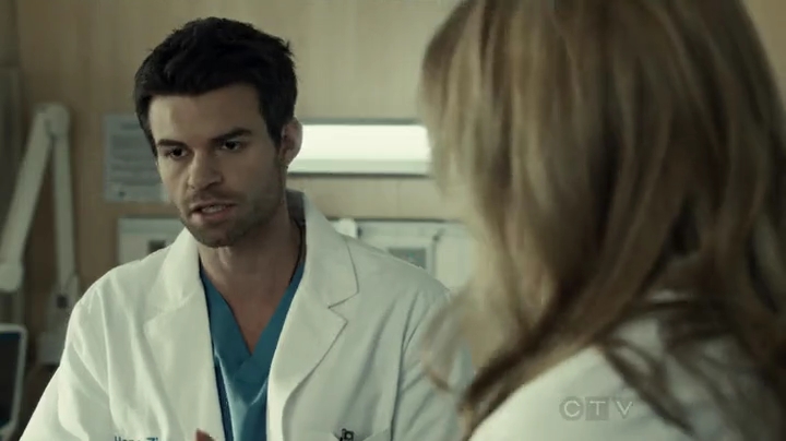 VampireDiariesWorld-dot-org_SavingHope2x01-1273.jpg