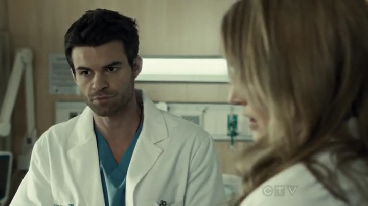 VampireDiariesWorld-dot-org_SavingHope2x01-1274.jpg