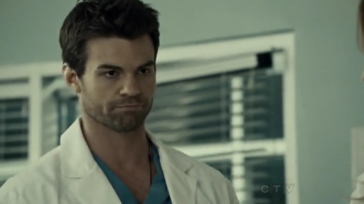 VampireDiariesWorld-dot-org_SavingHope2x01-1314.jpg