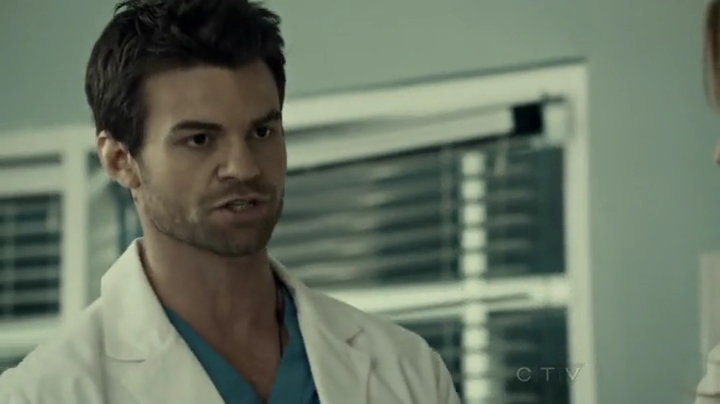 VampireDiariesWorld-dot-org_SavingHope2x01-1315.jpg