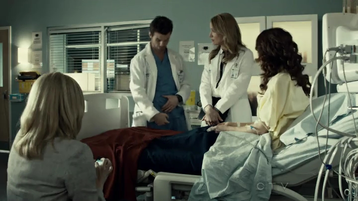 VampireDiariesWorld-dot-org_SavingHope2x01-1316.jpg