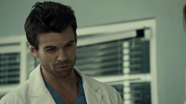 VampireDiariesWorld-dot-org_SavingHope2x01-1320.jpg