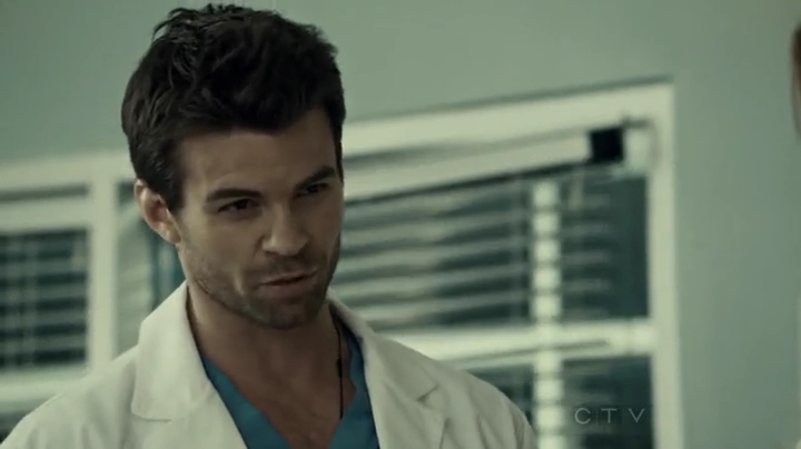 VampireDiariesWorld-dot-org_SavingHope2x01-1321.jpg