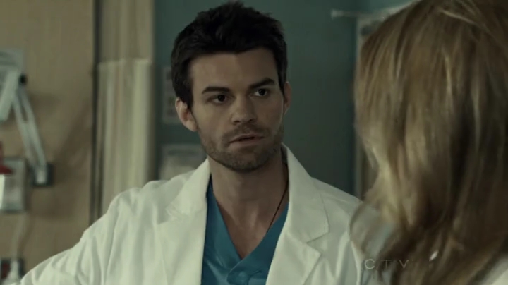 VampireDiariesWorld-dot-org_SavingHope2x01-1325.jpg