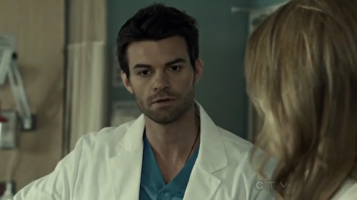 VampireDiariesWorld-dot-org_SavingHope2x01-1326.jpg