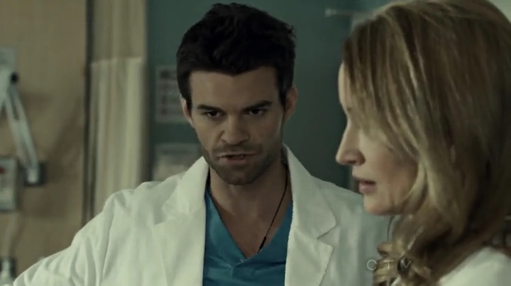 VampireDiariesWorld-dot-org_SavingHope2x01-1331.jpg