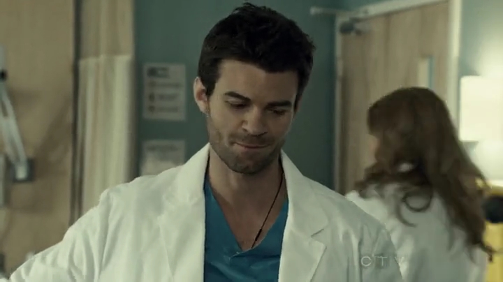 VampireDiariesWorld-dot-org_SavingHope2x01-1348.jpg