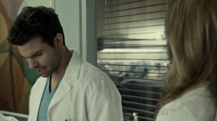 VampireDiariesWorld-dot-org_SavingHope2x01-1355.jpg