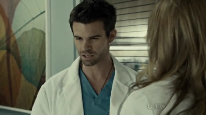 VampireDiariesWorld-dot-org_SavingHope2x01-1356.jpg