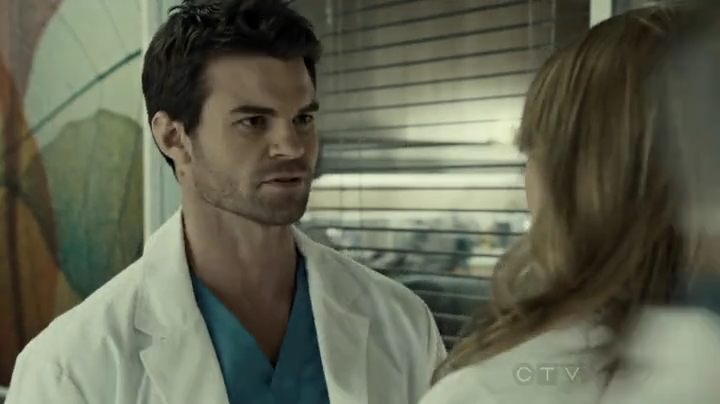 VampireDiariesWorld-dot-org_SavingHope2x01-1362.jpg