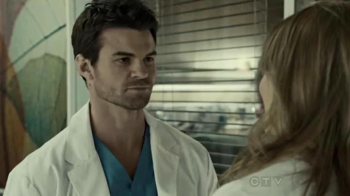 VampireDiariesWorld-dot-org_SavingHope2x01-1364.jpg