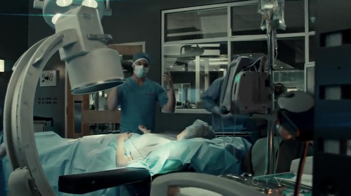 VampireDiariesWorld-dot-org_SavingHope2x01-1466.jpg