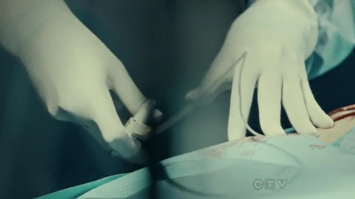 VampireDiariesWorld-dot-org_SavingHope2x01-1937.jpg