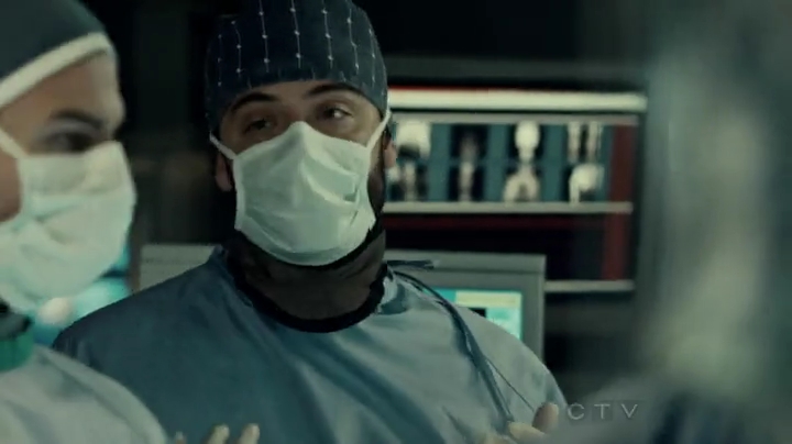 VampireDiariesWorld-dot-org_SavingHope2x01-1957.jpg