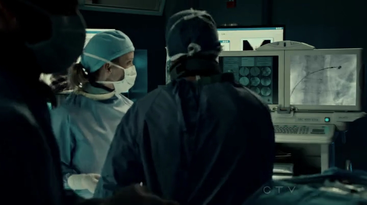 VampireDiariesWorld-dot-org_SavingHope2x01-1977.jpg