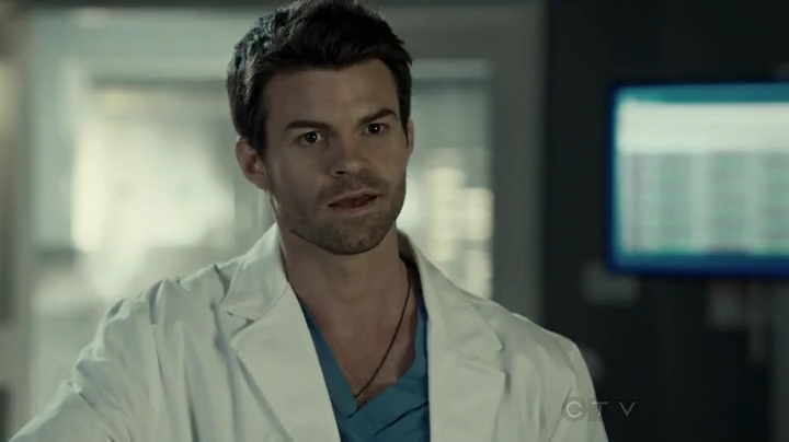 VampireDiariesWorld-dot-org_SavingHope2x01-2181.jpg