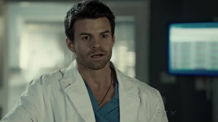 VampireDiariesWorld-dot-org_SavingHope2x01-2182.jpg