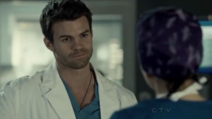 VampireDiariesWorld-dot-org_SavingHope2x01-2203.jpg