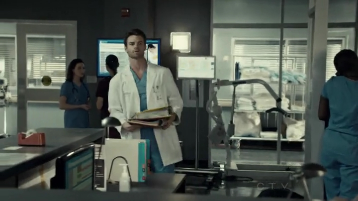 VampireDiariesWorld-dot-org_SavingHope2x01-2217.jpg