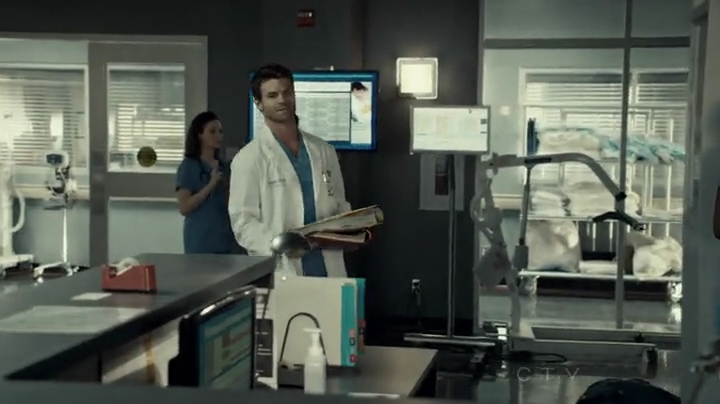 VampireDiariesWorld-dot-org_SavingHope2x01-2218.jpg