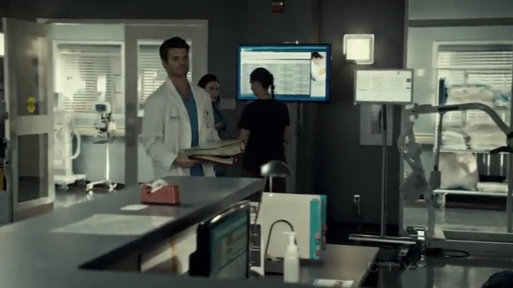 VampireDiariesWorld-dot-org_SavingHope2x01-2219.jpg