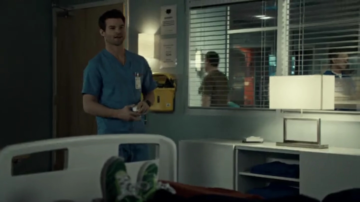 VampireDiariesWorld-dot-org_SavingHope2x01-2250.jpg