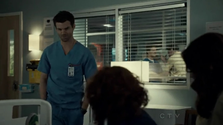 VampireDiariesWorld-dot-org_SavingHope2x01-2259.jpg