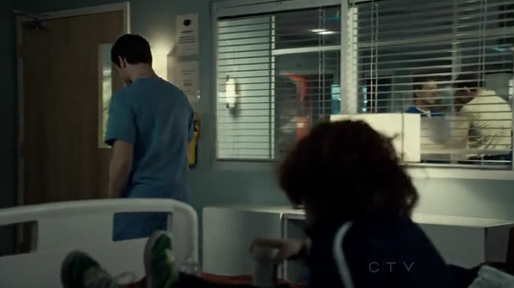 VampireDiariesWorld-dot-org_SavingHope2x01-2260.jpg